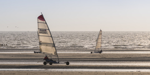 Chars-à-voile sur la plage de Quend-Plage