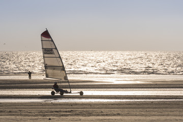 Fototapeta premium Chars-à-voile sur la plage de Quend-Plage