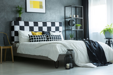 Contrast color king-size bed