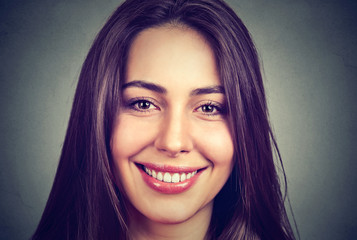 Naklejka premium Portrait of a beautiful smiling woman with perfect white teeth