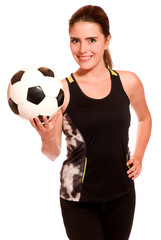 Sportliche junge Frau mit Fussball 