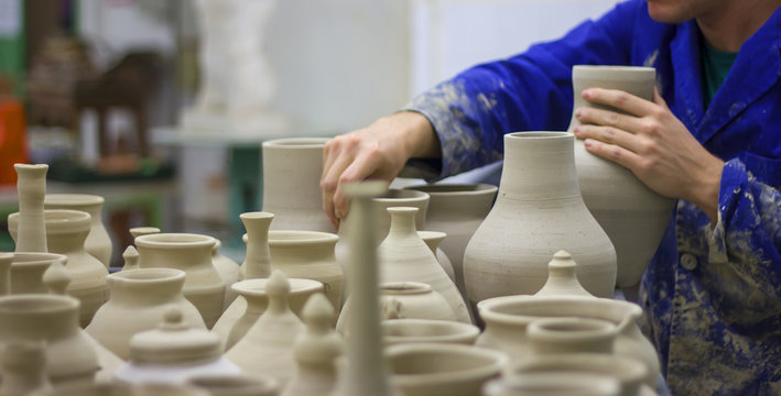 Alfarer&iacute;a. Traditional handmade ceramic pots