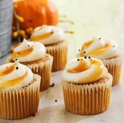 Mini Pumpkin spice cupcakes on autumn background, selective focus