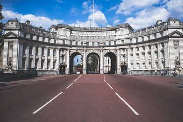 Obraz premium View on London city old building