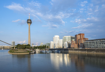 Fototapeta na wymiar Medienhafen Düsseldorf, Zollhof