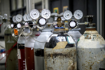 Gas pressure regulator used in the laboratory applying it to scientific instruments, Contains:...