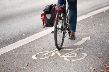 Fototapeta na wymiar Fahrrad mit Packtasche