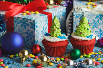 Fototapeta na wymiar Christmas cupcakes with colorful decorations