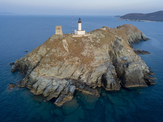 Vista aerea del Faro e della torre sull’isola della Giraglia, il punto più a Nord della penisola...