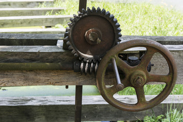 Rotary metal mechanism with lever.