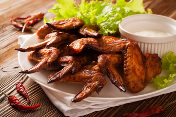 Grilled chicken wings with salad leaves