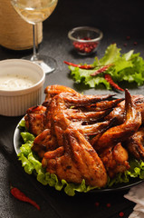 Fried chicken wings with lettuce and sauce