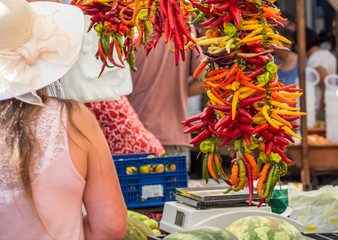 frische Peperoni auf dem Markt