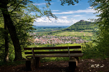 Dorf Neuffen mit Burg Hohenneuffen