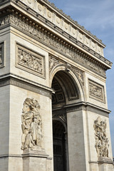 Fototapeta na wymiar Statues de l'arc de Triomphe à Paris, France