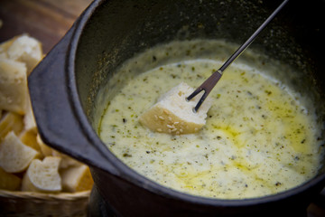 Garlic and herbs Fondue