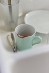 Teetasse mit Lippenstiftfleck