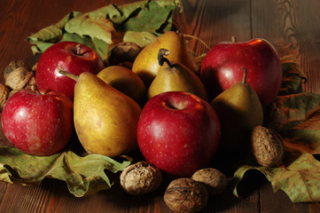 Apples and pears with walnuts
