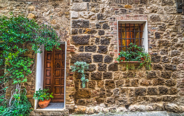 Fototapeta na wymiar Rustic facade of a house in Tuscany