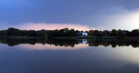 Abends Spiegelung am See