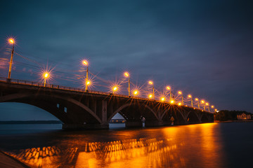 Fototapeta na wymiar Vogresovsky Bridge - automobile bridge connecting the left-bank and Leninsky districts of Voronezh city