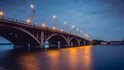 Obraz na płótnie Canvas Vogresovsky Bridge - automobile bridge connecting the left-bank and Leninsky districts of Voronezh city