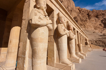 Huge statues at the temple of Queen Hatshepsut in the deserts around Luxor, Egypt