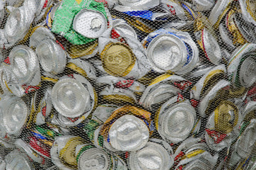 Leere Getränkedosen zum Recyceln