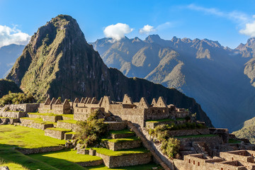 View from the top to old Inca ruins and Wayna Picchu, Machu Picchu, Urubamba provnce, Peru - obrazy, fototapety, plakaty