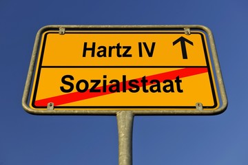 Obraz premium City limit sign, symbolic image in German for the incompatibility of a welfare state and Hartz IV