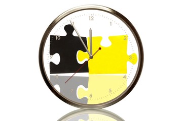 Clock with black and yellow pieces of a puzzle, 5 minutes to twelve, eleventh hour, symbolic image for the German governing coalition