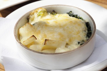 Potato-spinach gratin