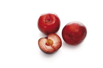 Fototapeta na wymiar Red plums (Rosaceae)