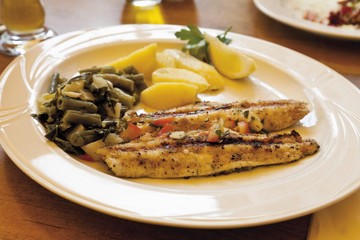 Grilled sea bass with green beans and boiled potatoes
