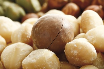 Macadamia nuts and mixed nuts, full format
