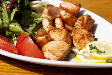 Fried cubes of salmon with a chard salad