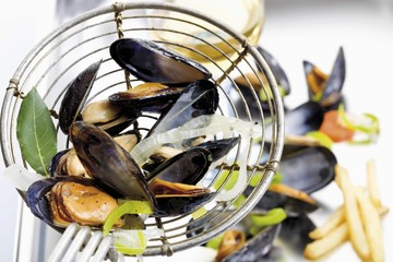 Mussels in a wire sieve
