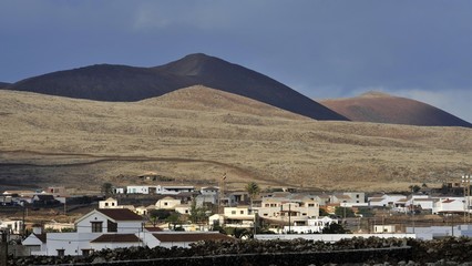 Lajares in front of the Montana Colorada mountain region, Fuerteventura, Canary Islands, Spain, Europe
