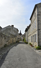 Fototapeta na wymiar Rue de Charroux (Allier) (plus beau village de France)