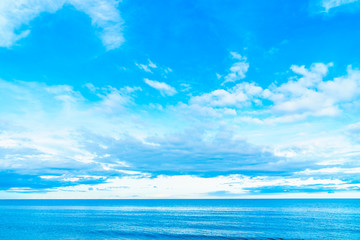 Fototapeta na wymiar White cloud on blue sky with seascape