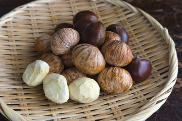 鬼皮と渋皮とむき栗の３種類の栗