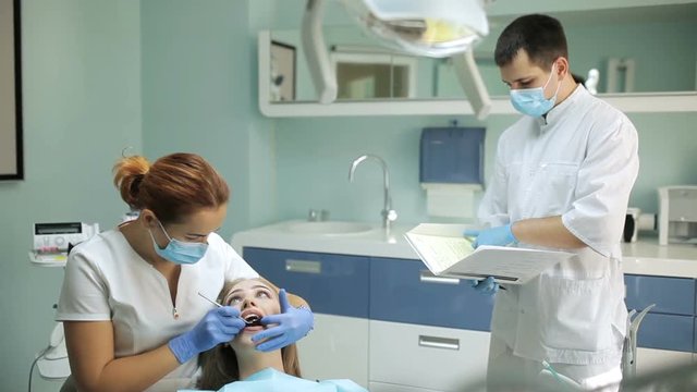 Dentist examining a patient's teeth in the dentistry