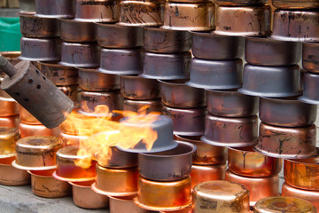 Work carried out in the thermal tempering metal workshops