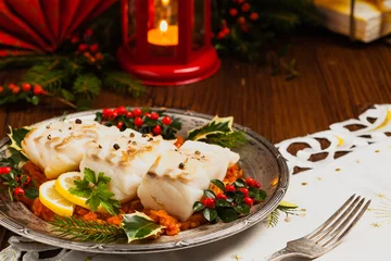 Schilderijen op glas Christmas fish. Roasted cod pieces, served in vegetable sauce. © gkrphoto