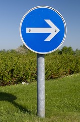 Traffic sign indicating direction of travel, sign pointing to the right, Duesseldorf, Rhineland, North Rhine-Westphalia, Germany, Europe