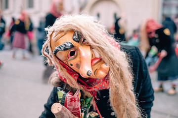 fastnacht umzug frau gestalt 3