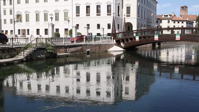 Universit&agrave; a Treviso con ponte e fiume Sile Italia