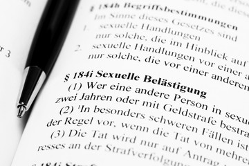 Sexuelle Belästigung Paragraph im deutschen Strafgesetzbuch