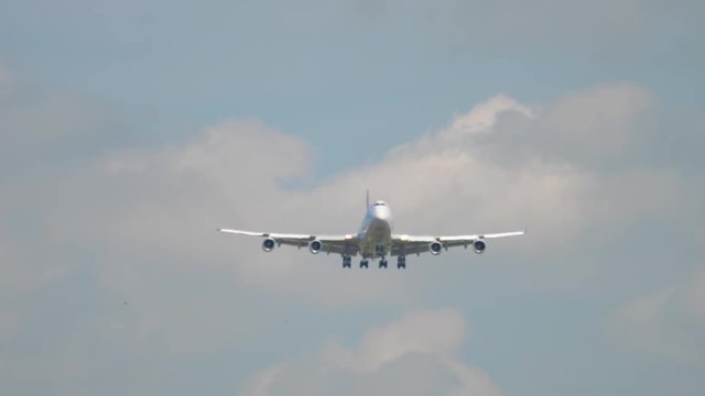 Widebody airfreight landing