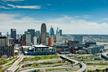 Aerial View of Cincinnati Ohio from the West - obrazy, fototapety, plakaty